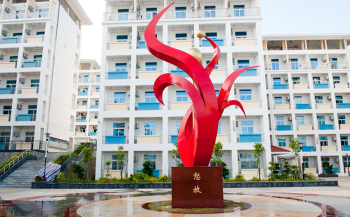 定制不銹鋼雕塑怎么選比較好？