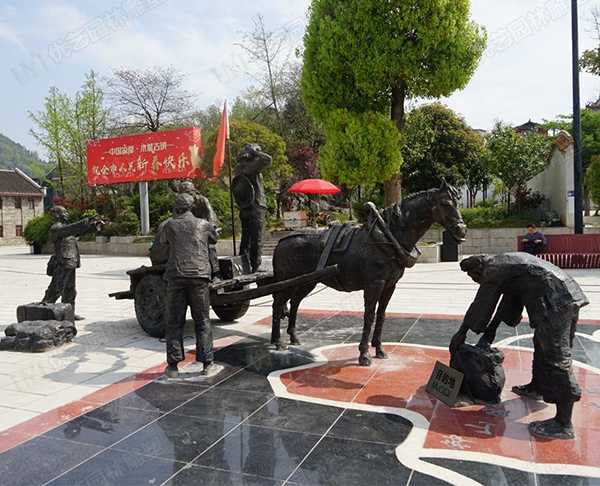 定制一座大型銅雕塑價格大致為多少？