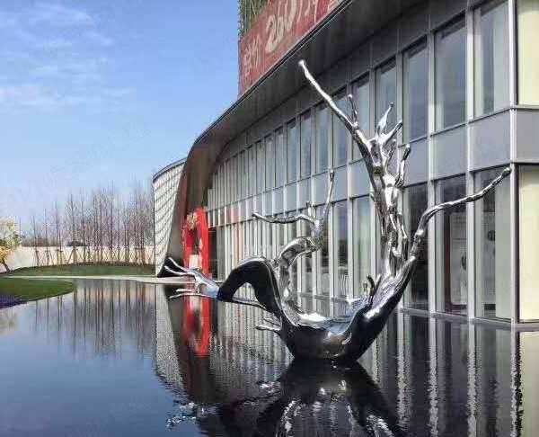 玻璃鋼雕塑的特點(diǎn)有什么呢？