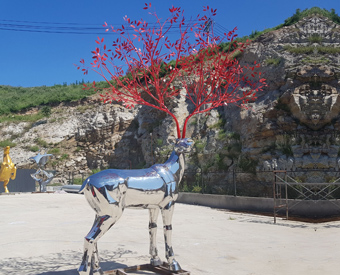 人們?yōu)槭裁聪矚g擺放不銹鋼鹿雕塑？